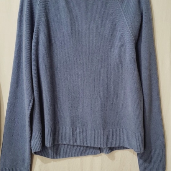 Unworn Vince Cashmere Fine Ribbed V-Neck Cardigan in Blue - Picture 7 of 8